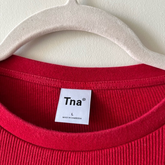 Aritzia Tna Red Long-sleeve Ribbed Tee - Picture 3 of 4